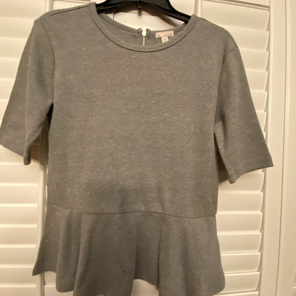 Gap Gray short sleeve top, size medium